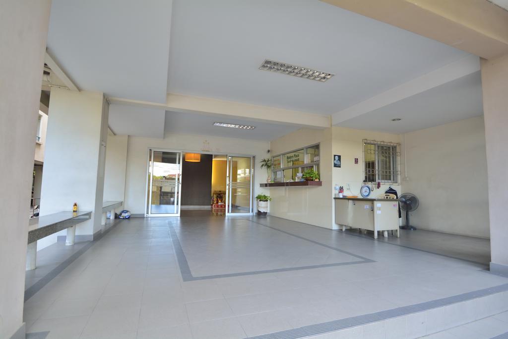 Modern Place Apartment Банкок Екстериор снимка
