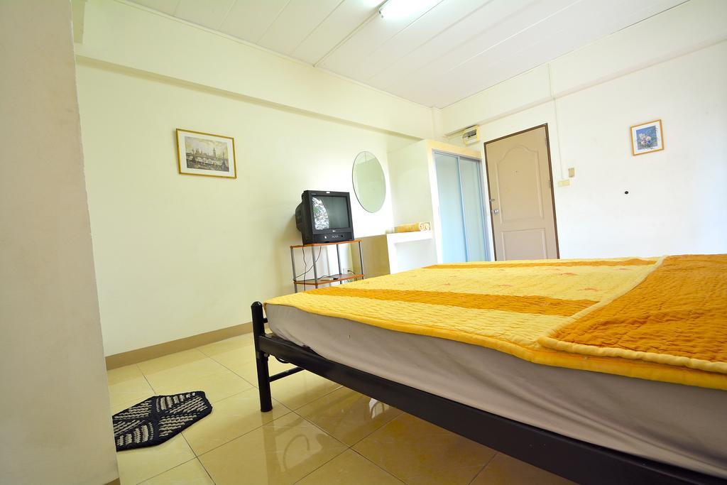 Modern Place Apartment Банкок Стая снимка